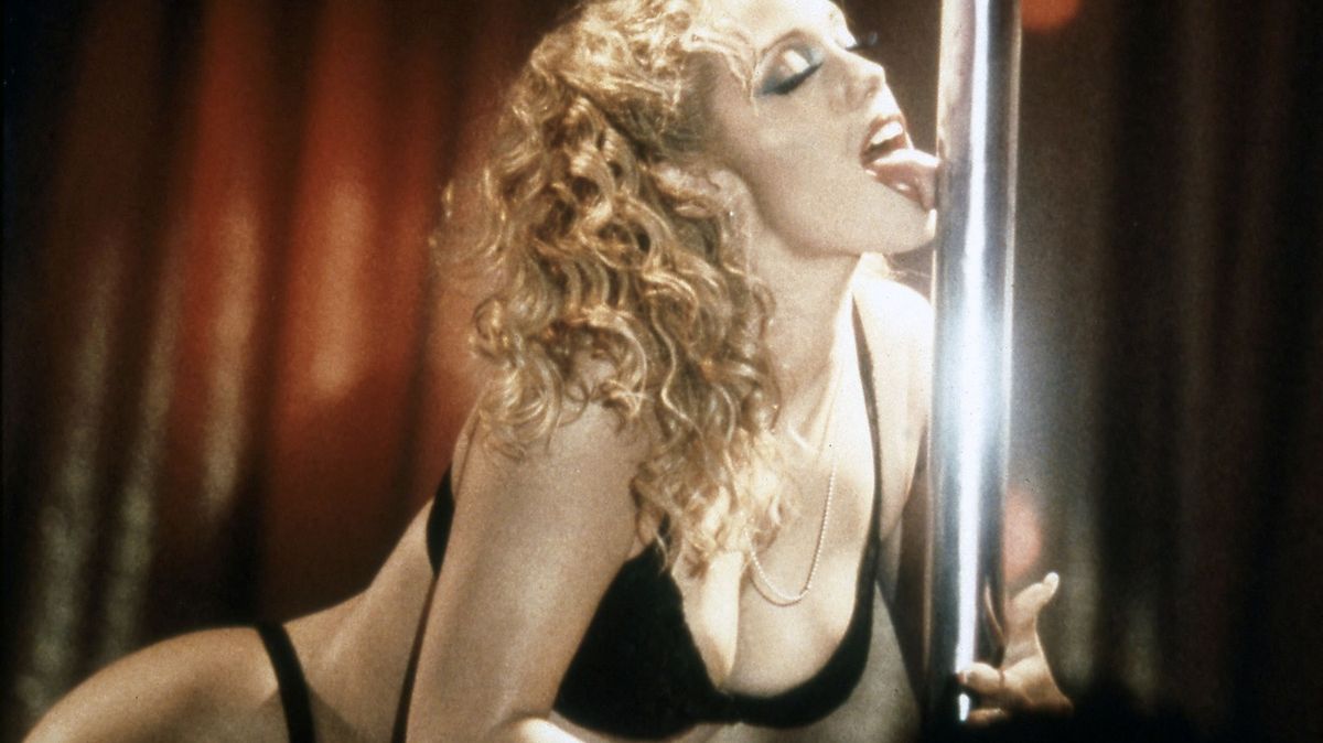 Role, která jí zničila kariéru: Takhle vypadá hvězda erotických Showgirls po třiceti letech