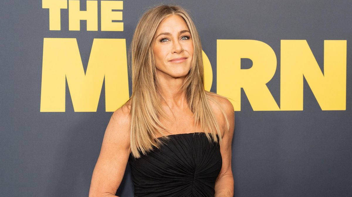 Klasická Aniston: bez podprsenky a úplně mimo tabulky věku. Nenucené focení nechalo lidi v úžasu