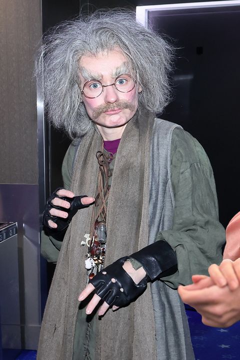 Roztomilou herečku, které jsme dělali seznamku, byste nepoznali: Vypadá jako Albert Einstein!