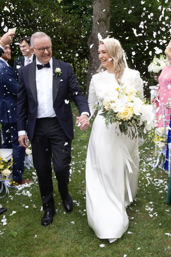 Utajená svatba australského premiéra: S nevěstou si připili pivem, prsteny přinesl pes ve svatebním oblečku!  - fotka 1/1