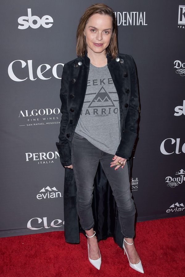 Herečka z Orange Is the New Black šokovala na sociální síti. Při tanci se svlékla a ukázala ňadra - fotka 1/1