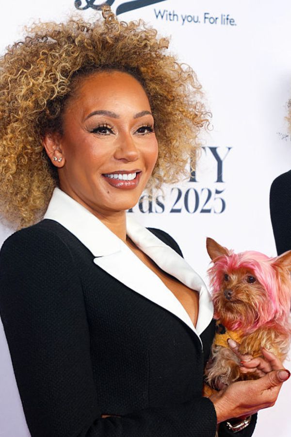 Jen růžová to může být: Mel B hrdě pózovala se svým nabarveným mazlíčkem. Milovníkům zvířat nadzvedla mandle - fotka 1/1