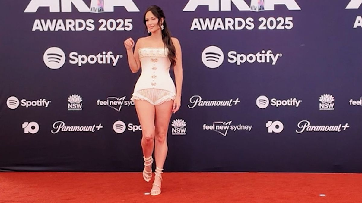 Nechtěná návštěva gay sauny se na ní podepsala: Na akci přišla country zpěvačka bez kalhot a celá rozklepaná