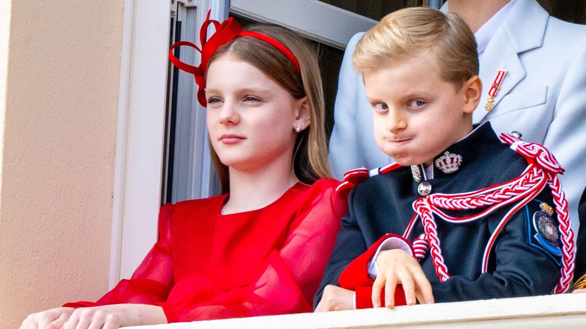 Stejný šprýmař jako princ Louis! Legrační grimasy monackého princátka (10) během významné události baví internet