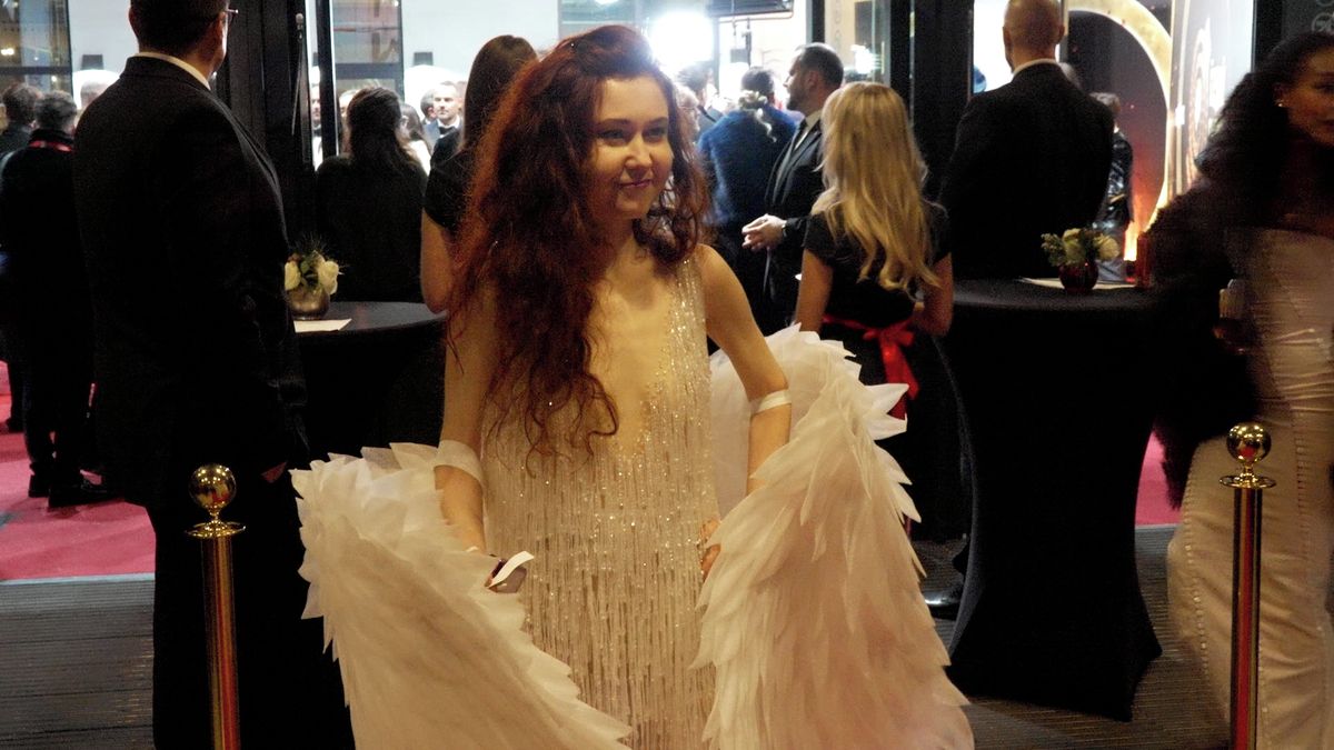 Nejvíce extravagantní model na Českém slavíkovi? Režisérka Eva Toulová nezklamala!