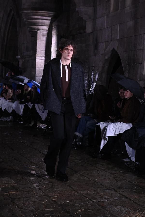 Nejen divadlo a seriál: Nejmladší syn Bolka Polívky Jan (21) byl hvězdou módního mola. Takhle mu to seklo - fotka 1/1