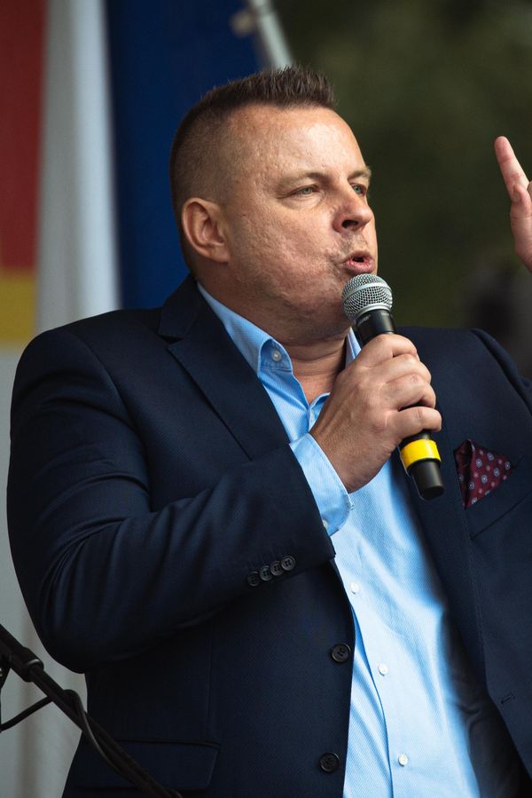 Kvůli gay pornu se poslanec Jindřich Rajchl navážel do lobbisty Jandy. Hanbaté video teď vytáhli i na něj - fotka 1/1