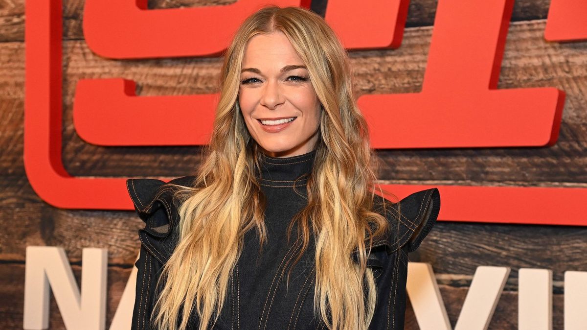 Zuby jí vypadly přímo na koncertě a teď další mrzutost: Country hvězda LeAnn Rimes pod palbou za ‚nové silikony‘