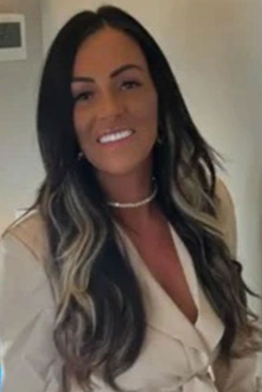 Britka zažila horor při plastice prsou. Po zákroku ji 8 hodin nedokázali probudit a zničili jí dekolt - fotka 1/1