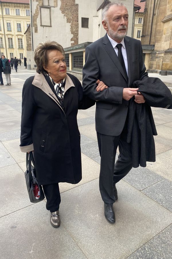 Jiřina Bohdalová po delší době na veřejnosti: Loučí se s Dominikem Dukou - fotka 1/1