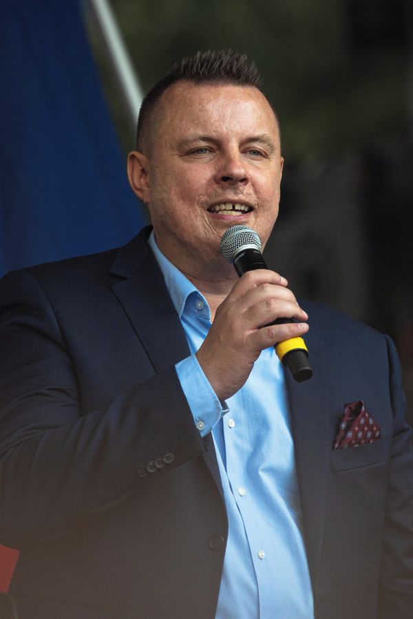 Jindřich Rajchl se obul do bývalých hvězd ČT, Milionu chvilek a „ovcí“ na Letné: Použil velmi nehezké slovo - fotka 1/1