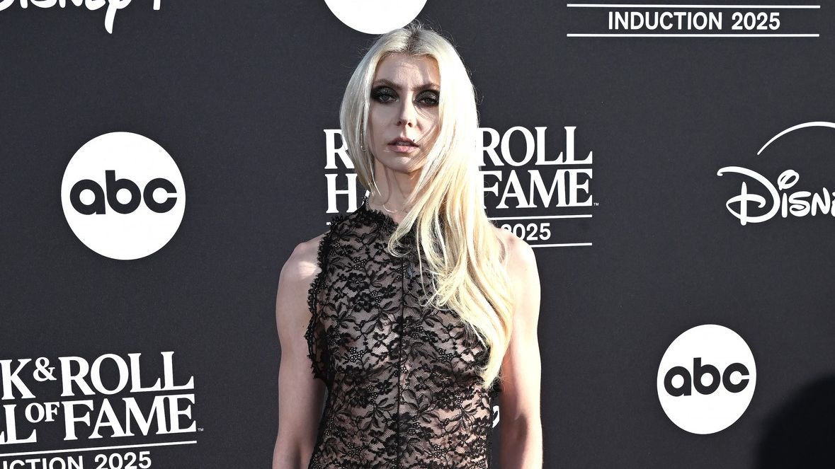 Jako malou ji proslavil trhák Grinch, dnes je drsná rockerka za nestydu: Pod průsvitnými šaty odhalily ňadra