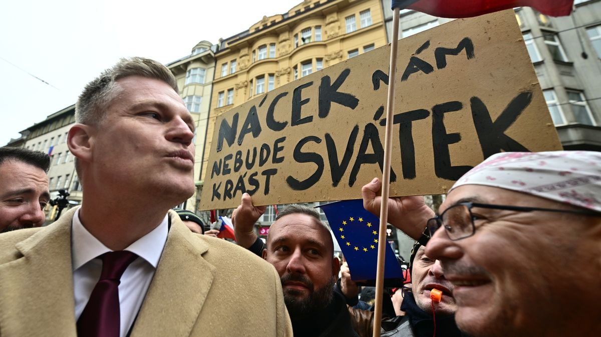 Filip Turek na Národní rozdělil fanoušky: Oslavovali ho a ČT to neukázala, tvrdí jedni. Vypískali ho, kontrují druzí