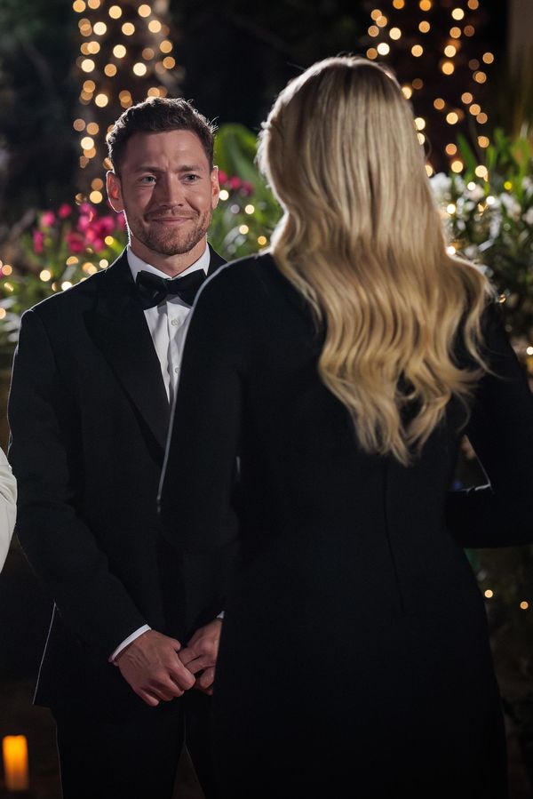 Šokující zvrat hned na úvod! Jeden Bachelor se s reality show rozloučil, dvě dívky vypadly první večer - fotka 1/1