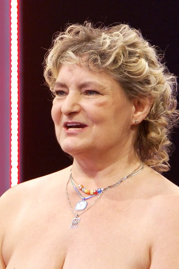 Uklízečka Jana (57) se svlékla v pikantní seznamce: Obnažení senioři z Naked Attraction ji plácali po zadečku - fotka 1/1