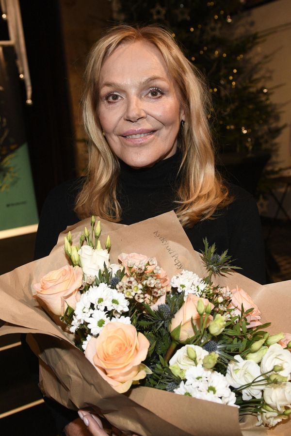 Dagmar Havlová překvapila. Tentokrát žádné róby, ale tepláky a pořádná práce rukama. A hodně nezvyklý detail - fotka 1/1