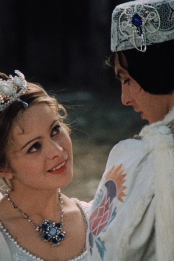 Letní šaty na sněhu, šťouchání do sovy, rybí sníh a tři Jurášci. V pohádce Tři oříšky pro Popelku mělo být všechno jinak - fotka 1/1