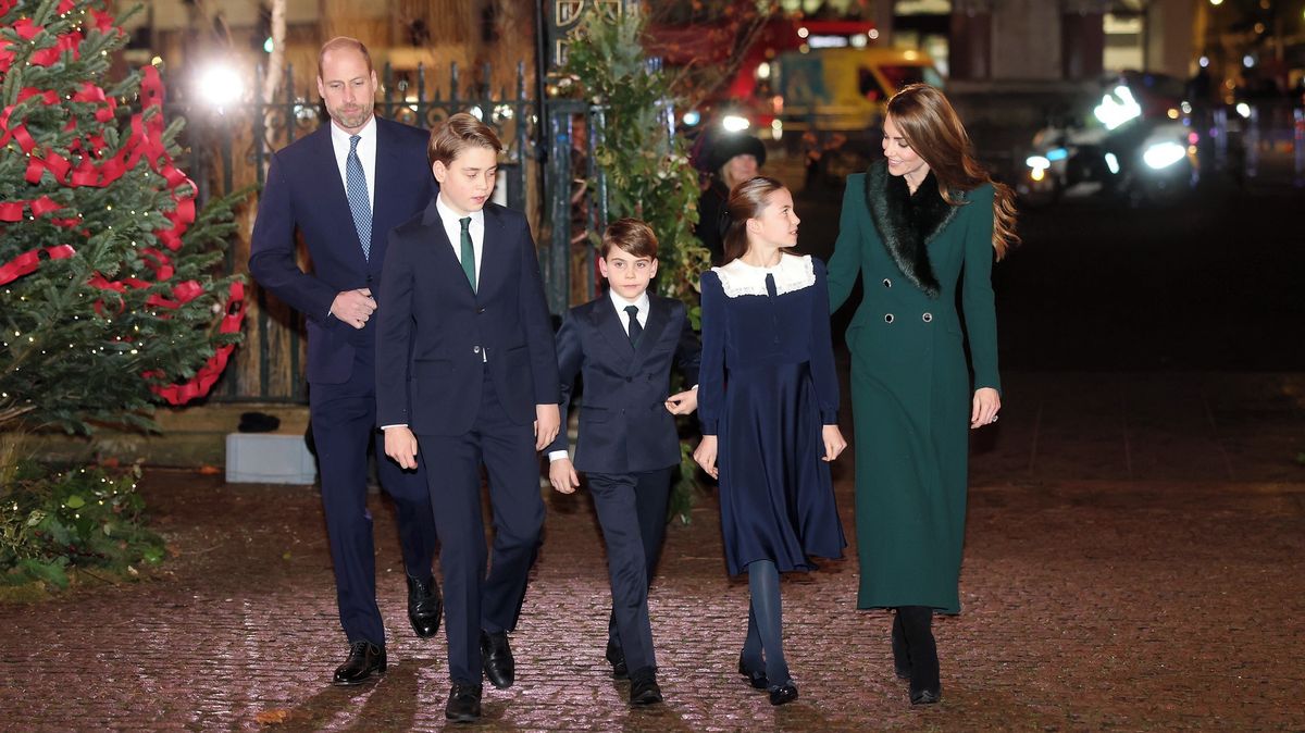 Krásná Kate v kabátě, který jsme už viděli. Královské děti ladily s Williamem, princ Louis rozněžnil fanynky