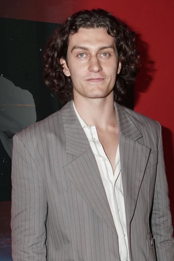 Šílená podoba a neuvěřitelné charisma! Nejmladší syn Bolka Polívky ohromil fanynky. Jan jako by otci z oka vypadl - fotka 1/1