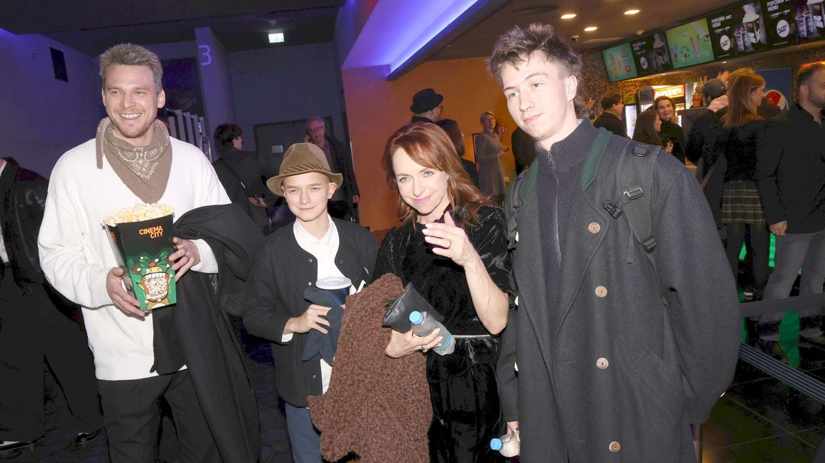 Tatiana a Vojta Dykovi po delší době ve společnosti. Nechyběl ani syn Alois, který jde tátovi do podoby