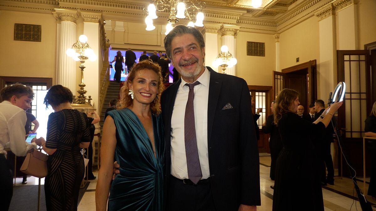 Takhle ho neznáte! Jiří Babica se hodil do gala a vyvedl do společnosti svou ženu. Jsou spolu přes třicet let