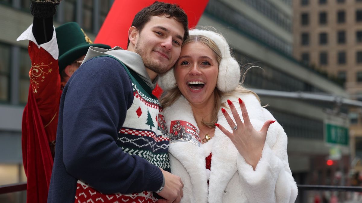 Během sváteční pijatyky potkala kluka v příšerném vánočním svetru: Příští rok si ho bere za muže