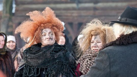 Za trest půjdeš do lesa, a bez fialek se nevracej! Veronika Žilková si svou nejdrsnější rolí v pohádce splnila svůj sen