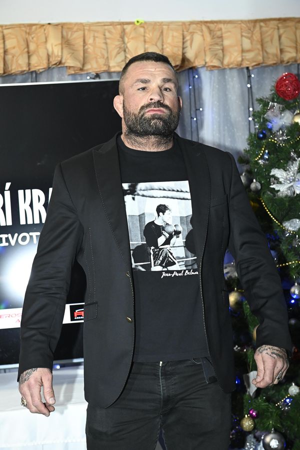 Vémola po operaci čelisti: Karlosův tým se ozval a řekl, jak na tom zápasník je - fotka 1/1