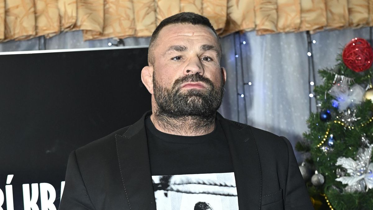 Karlos Vémola se po operaci nevrátil do vazební cely. Jeho tým řekl, co se děje