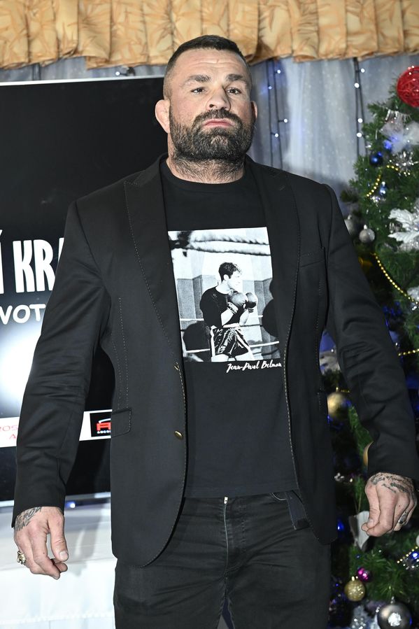 Vémola lítá v dalším maléru: Úřady mu hrozí zabavením lvice! Obdržel tučnou pokutu kvůli neprokázání původu - fotka 1/1