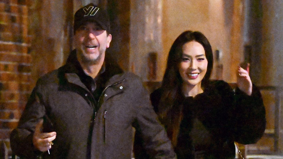 Našel Ross z Přátel tu pravou? S o třicet let mladší krásnou studentkou mu to klape i po roce