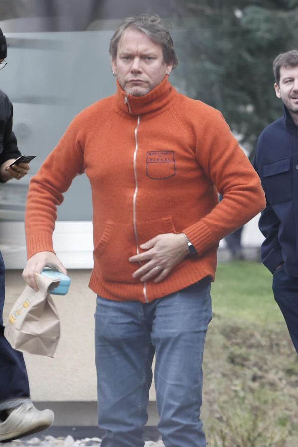 V nejtěžších chvílích není sám: Za Patrikem Hezuckým přijeli další kamarádi, nechyběla ani dcera Vladimíra Kratiny - fotka 1/1