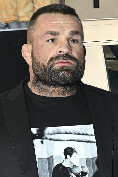 VIDEO: Karlos Vémola po operaci opustil nemocnici. Ležel na nosítkách a sténal! 