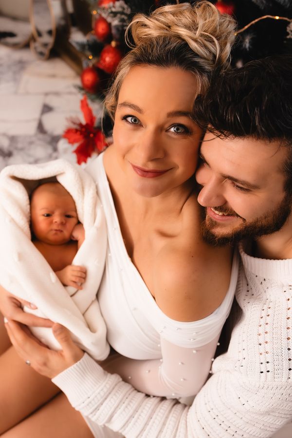 Rozkošné vánoční fotky s dětmi: Mottlová se pochlubila miminkem, Leitgeb syny a Salákovi se na jeden snímek nevešli - fotka 1/1