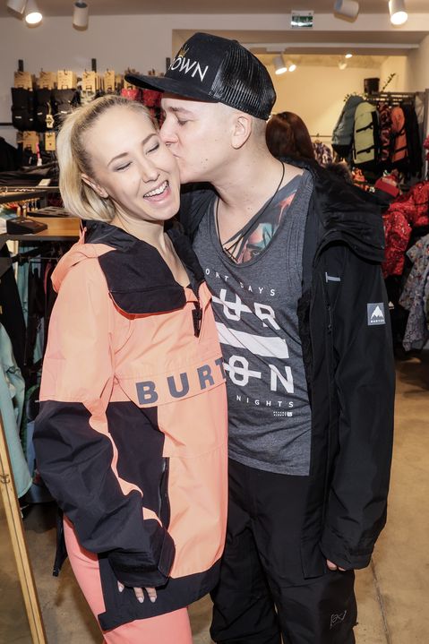 První sex až po osmnáctých narozeninách. Aby to Grossová vydržela, měla slíbené auto!