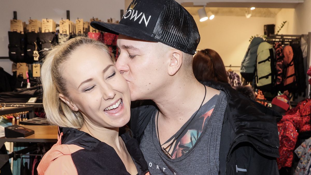 První sex až po osmnáctých narozeninách. Aby to Grossová vydržela, měla slíbené auto!