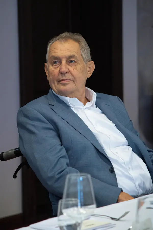 Vytesat do žuly: Miloš Zeman píchl do vosího hnízda a zmínil při tom Pavla, Kupku i Němcovou. To si za rámeček nedají - fotka 1/1