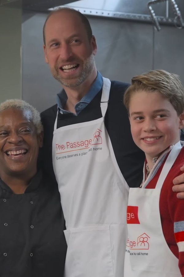 Princ William se synem Georgem chystali jídlo bezdomovcům: Nejdojemnější vánoční gesto, kterým uctil památku maminky Diany - fotka 1/1