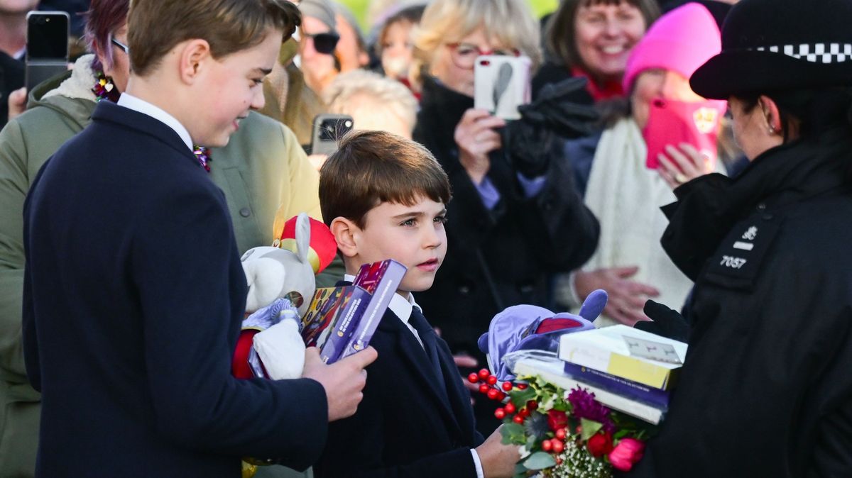 Malý Louis má dobrůtky rád. Princ k sobě na mši opět strhl pozornost, dostal nejvíc dárků a jeden ukradl tátovi!