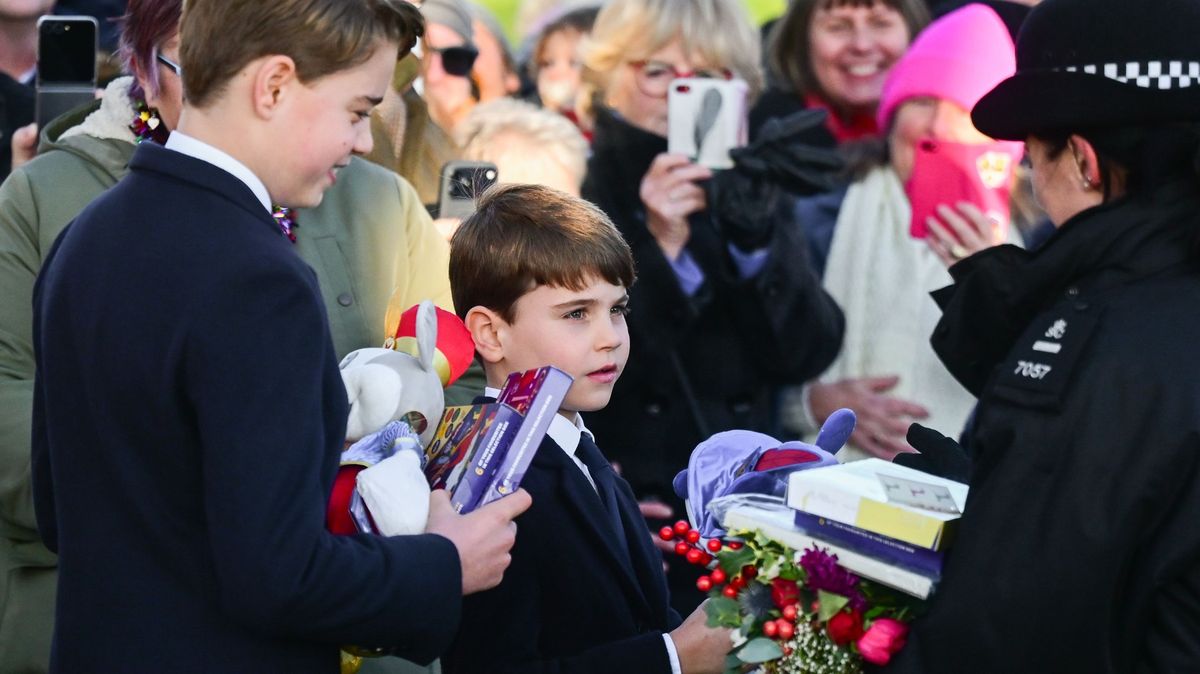Malý Louis má dobrůtky rád. Princ k sobě na mši opět strhl pozornost, dostal nejvíc dárků a jeden ukradl tátovi!