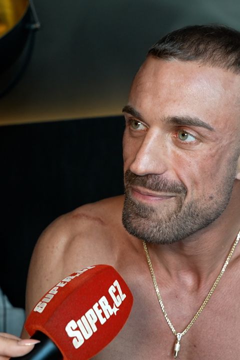 Provokace se mu nevyplatila: Vítěz Survivoru Pavel Tóth dostal ostrou facku od profesionálního zápasníka