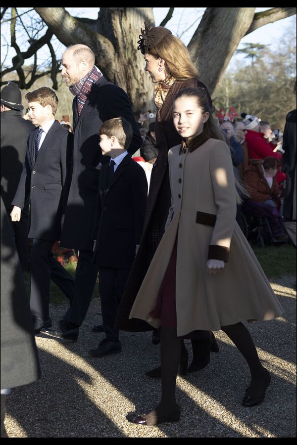 Je tady nová královna srdcí: Na princeznu Kate čekaly davy. Kritikové se jí vysmáli - fotka 1/1