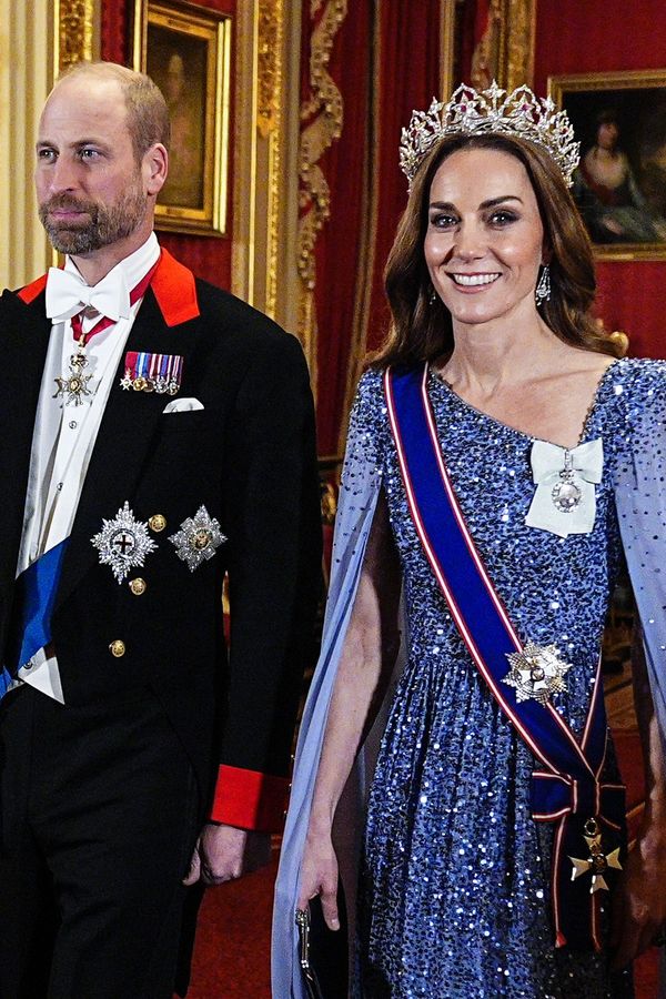 Pivko, plážový volejbal a vysmátá Kate. Princ a princezna z Walesu zveřejnili dosud neviděné fotky z tohoto roku - fotka 1/1