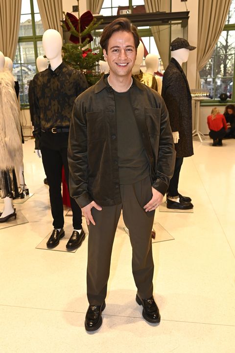 Boty za 25 tisíc a perly na krku! Stylový Milan Peroutka si chce plnit další sny. Po Vánocích opouští Česko