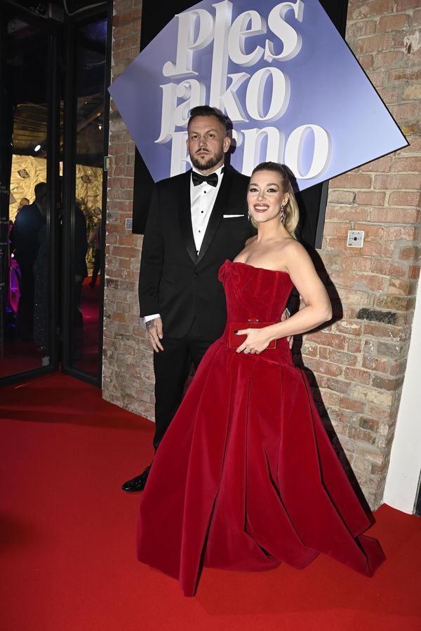 Nemůže být šťastnější! Dominika Myslivcová dostala od nového partnera luxusní automobil za několik milionů korun - fotka 1/1