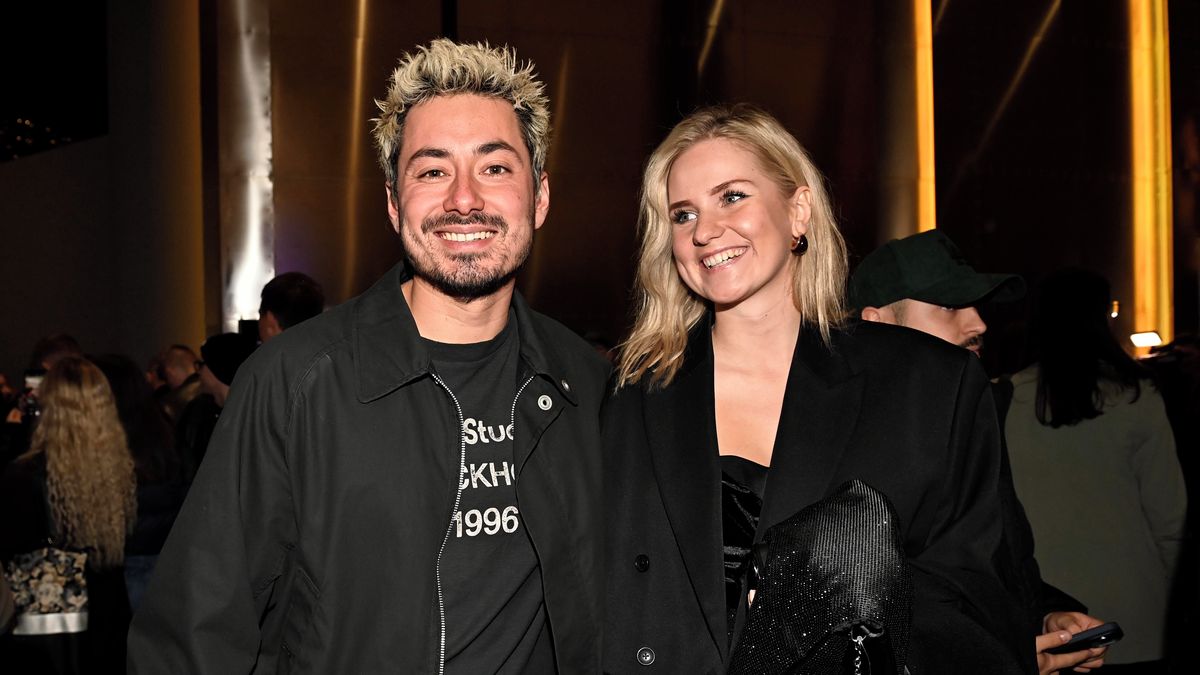 Moc se na tebe těšíme, lásko! Zpěvák Mirai Navrátil bude poprvé otcem. Partnerka se pochlubila těhotenským bříškem