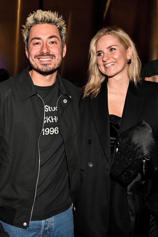 Moc se na tebe těšíme, lásko! Zpěvák Mirai Navrátil bude poprvé otcem. Partnerka se pochlubila těhotenským bříškem - fotka 1/1