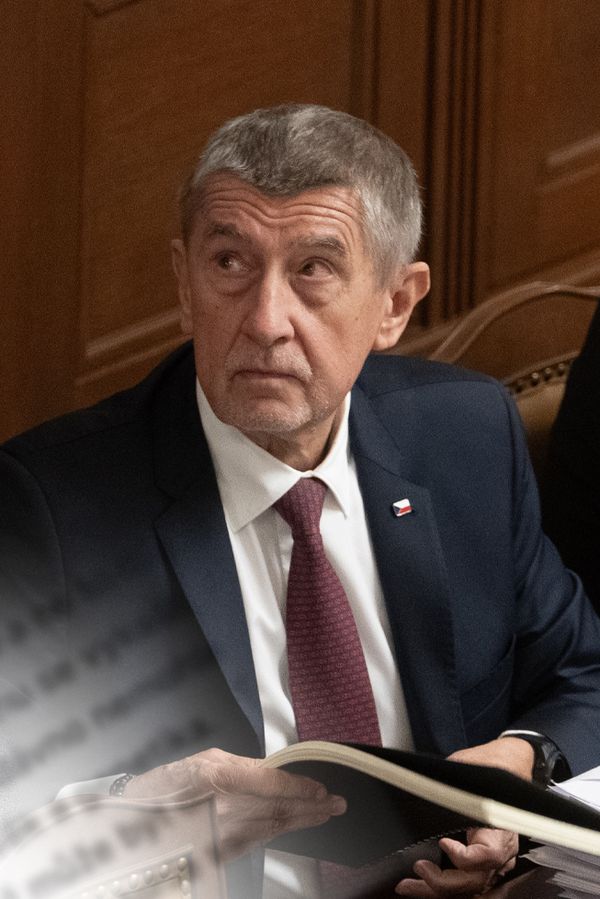 Glosa: Babiš a Michael Jackson v šoku. Piráti přišli s další bláznivinou: A zase to zvorali - fotka 1/1