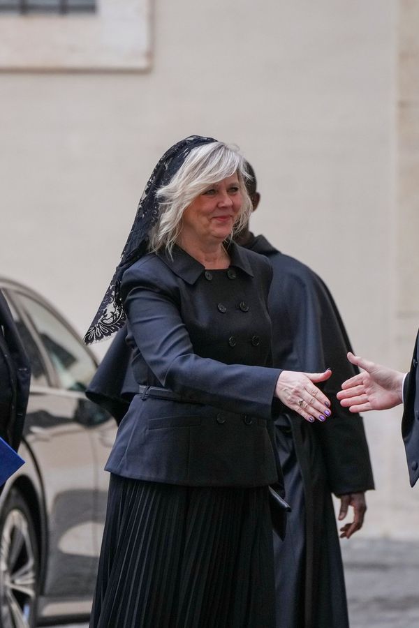 Prezidentský pár navštívil Vatikán: Takhle to první dámě Evě Pavlové slušelo. Černá mantila nemohla chybět - fotka 1/1