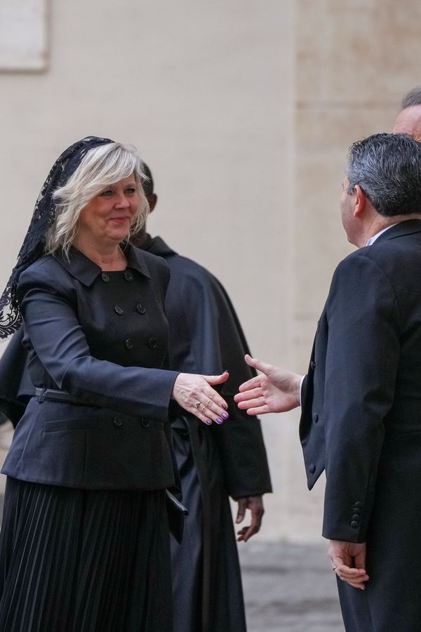 Prezidentský pár navštívil Vatikán: Takhle to první dámě Evě Pavlové slušelo. Černá mantila nemohla chybět - fotka 1/1